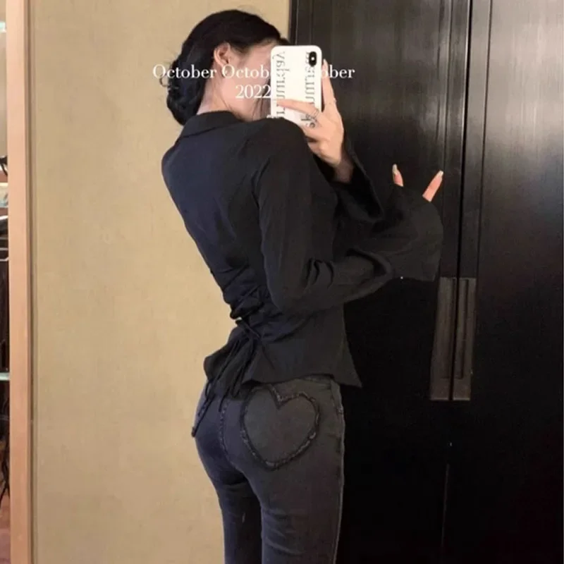 Franse stijl prachtige taille-kalkende top voor dames, nieuw lentemodel, volwassen en elegant, uniek wit shirt met lange mouwen