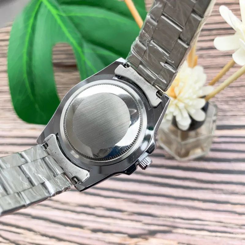 ​ 2025 ساعة كوارتز رجالية فاخرة 41 مللي متر ستانلس ستيل مقاوم للماء عرض التاريخ المضيء الأعمال نمط غير رسمي كريستال الياقوت