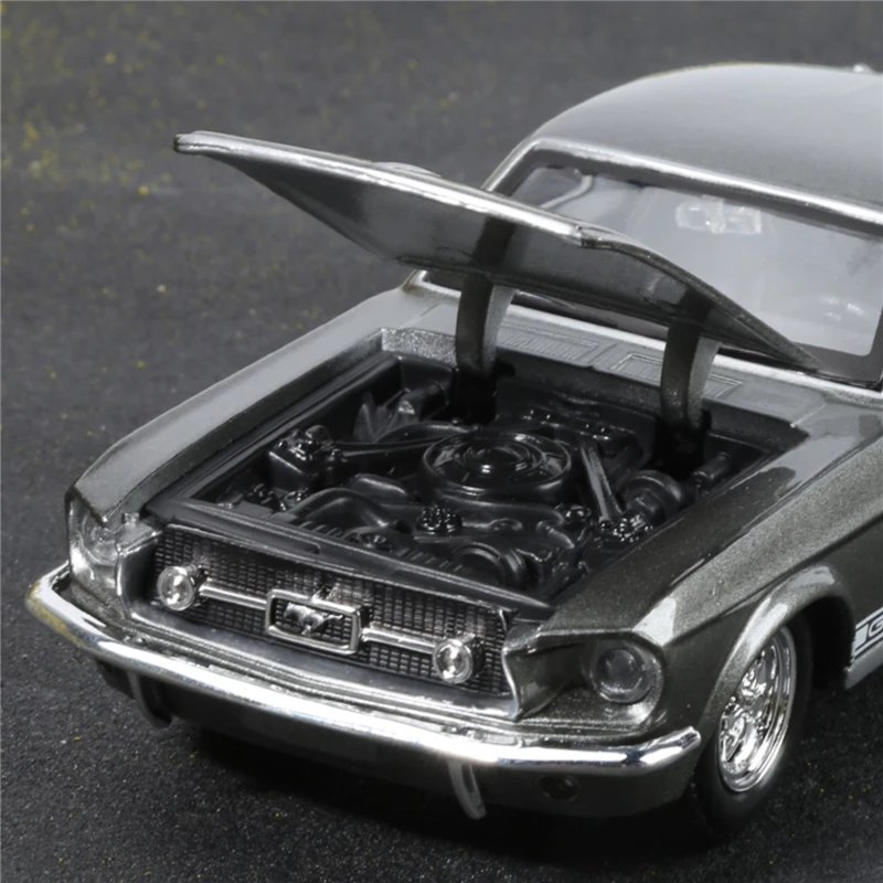 Maisto 1:24 1967 Ford Mustang GT Alloy Sports Car Model Diecast Metal Racing Car Vehicles Model Simulation Collection Kids Gifts