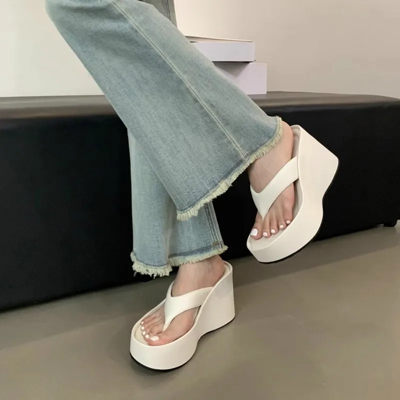 Rubber Flip Flops Shoes Woman 2024 Slippers Casual Pantofle Low Platform On A Wedge Shale Female Beach Hawaiian Luxury New Sabot