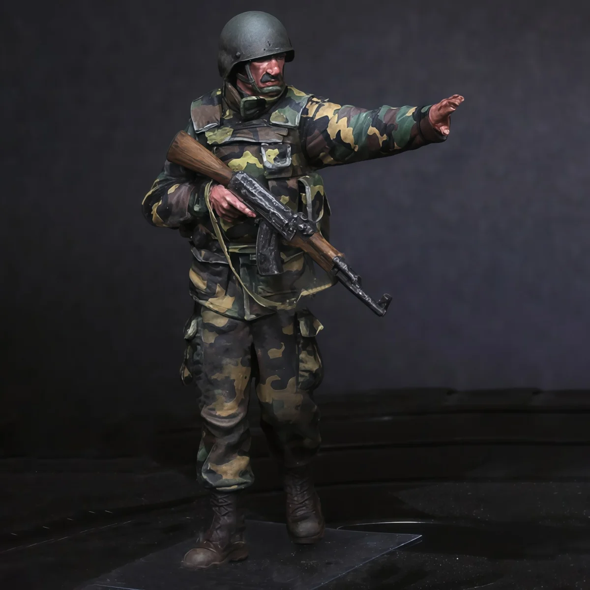 1/35 scale doll resin model kit - military theme - two soldiers - unassembled and unpainted 101RAC