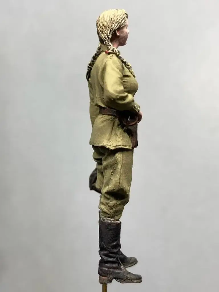 1:35 Resin kit  Soviet female 127 Collectible Unassembled Sculpture for Hobbyists