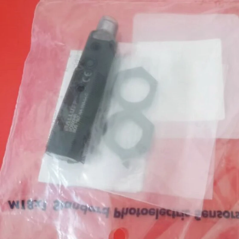 Balluff BOS 18KF-NA-1HA-S4-C diffuse reflective photoelectric sensor in stock. BOS00HR