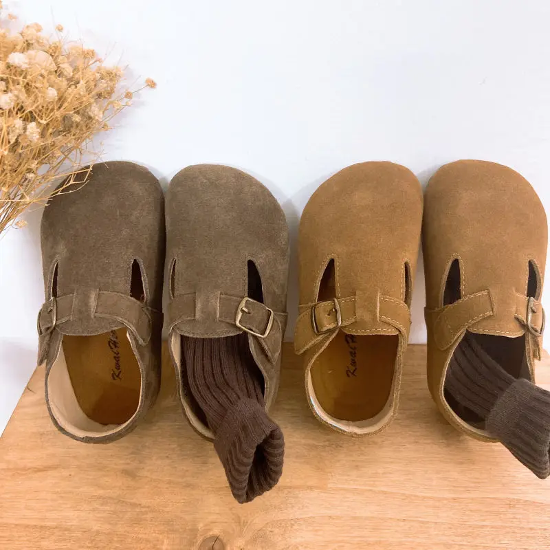 Koreańskie buty dziecięce 2024 chłopców dziewczęce wiosna jesień Vintage skórzane buty skóra matowa chłopięce pojedyncze buty buty Bean Shoes