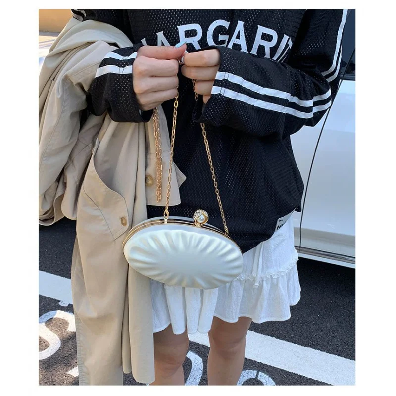 

Chic Women's Shoulder Bag Made Of Stripe-Cheetah Leather Boasting High-End Trendy Lasting Lightweight Soft Daily Look​