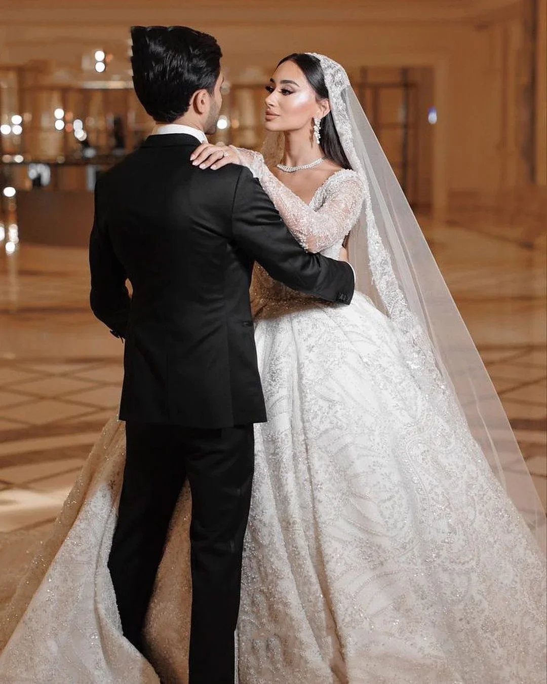 Flavinke Customized Luxury Wedding Dresses Square Neckline Long Sleeves Brides Dresses Chapel Wedding Gowns Vestido De novia