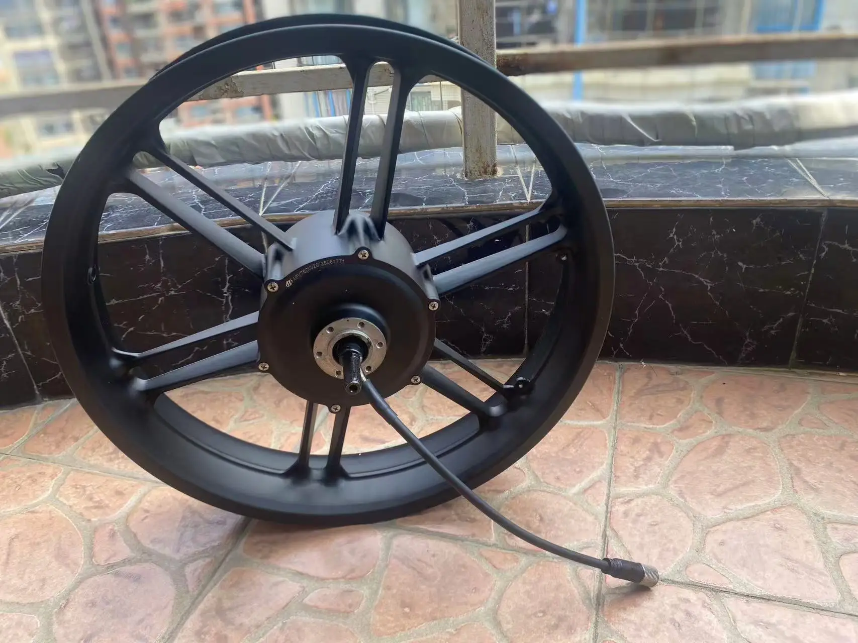 

20-дюймовый интегрированный колесный двигатель мощностью 750 Вт для снегохода, высокоскоростной мощный интегрированный колесный двигатель для снегоходов