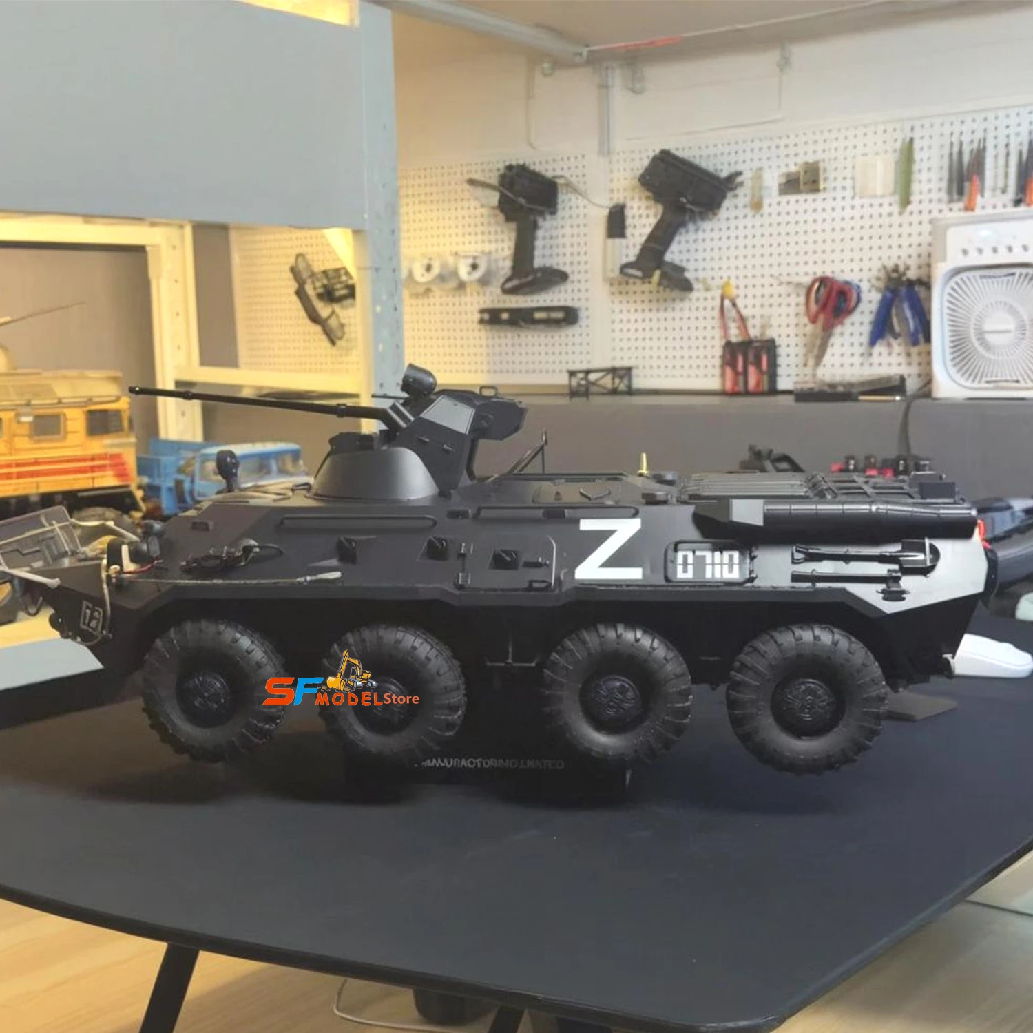 BT8 RC Tank 1/12 8x8 véhicule blindé à roues véhicule de char militaire amphibie Version RTR modèle de réservoir télécommandé jouet