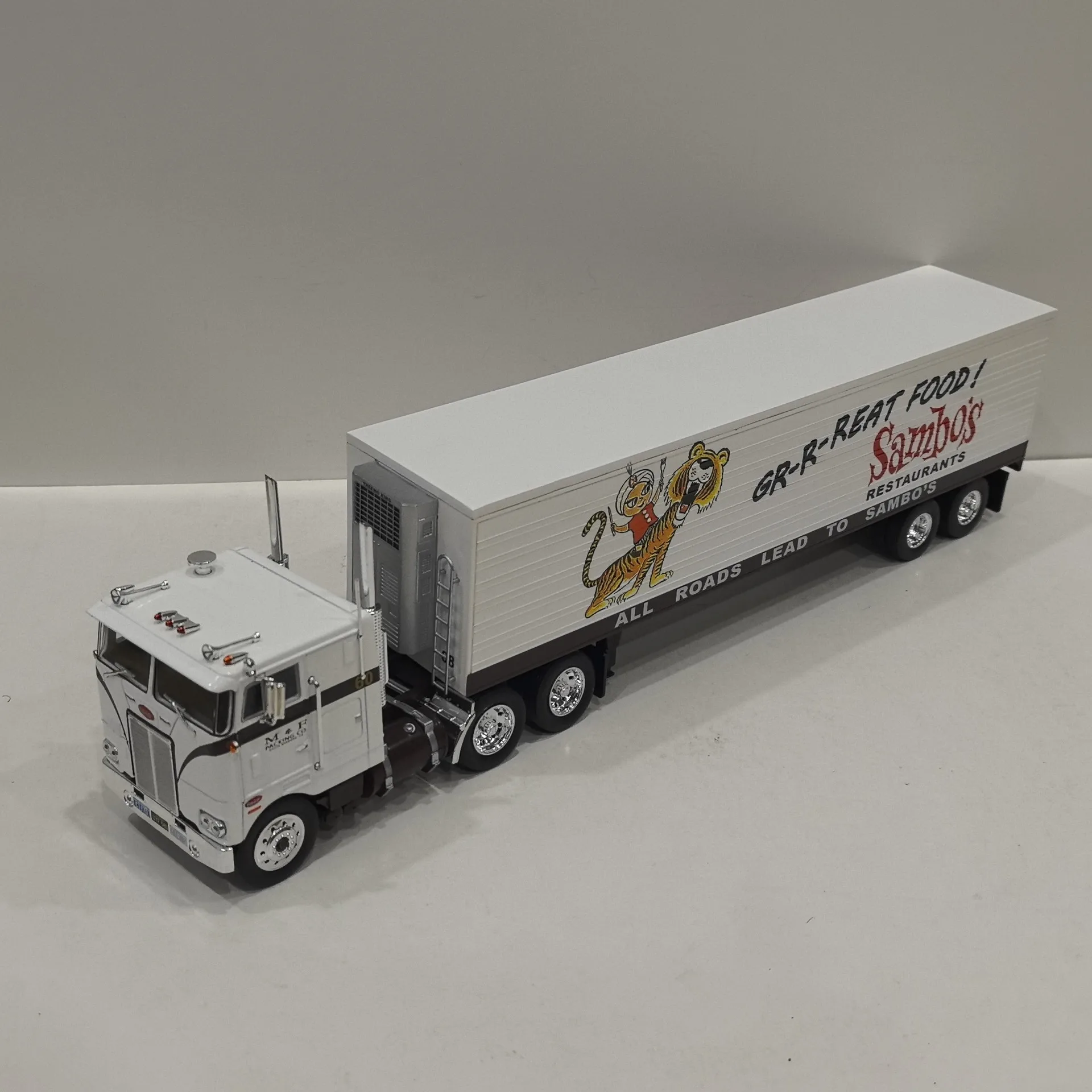 

Diecast IXO 1/43 Scale PETERBILT 352 Peterbilt Container Truck Transport Model Scale Alloy Car Model Collectible Toy Gift