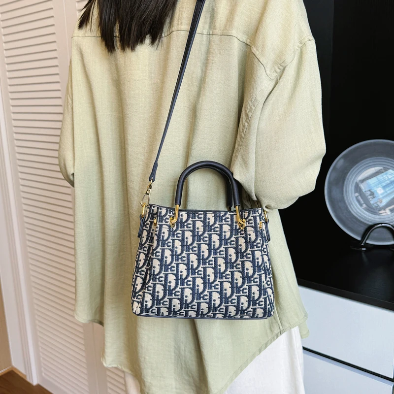 new-trendy-zipper-shoulder-bag-classic-style-handbag-women's-party-crossbody-bag-with-adjustable-shoulder-strap