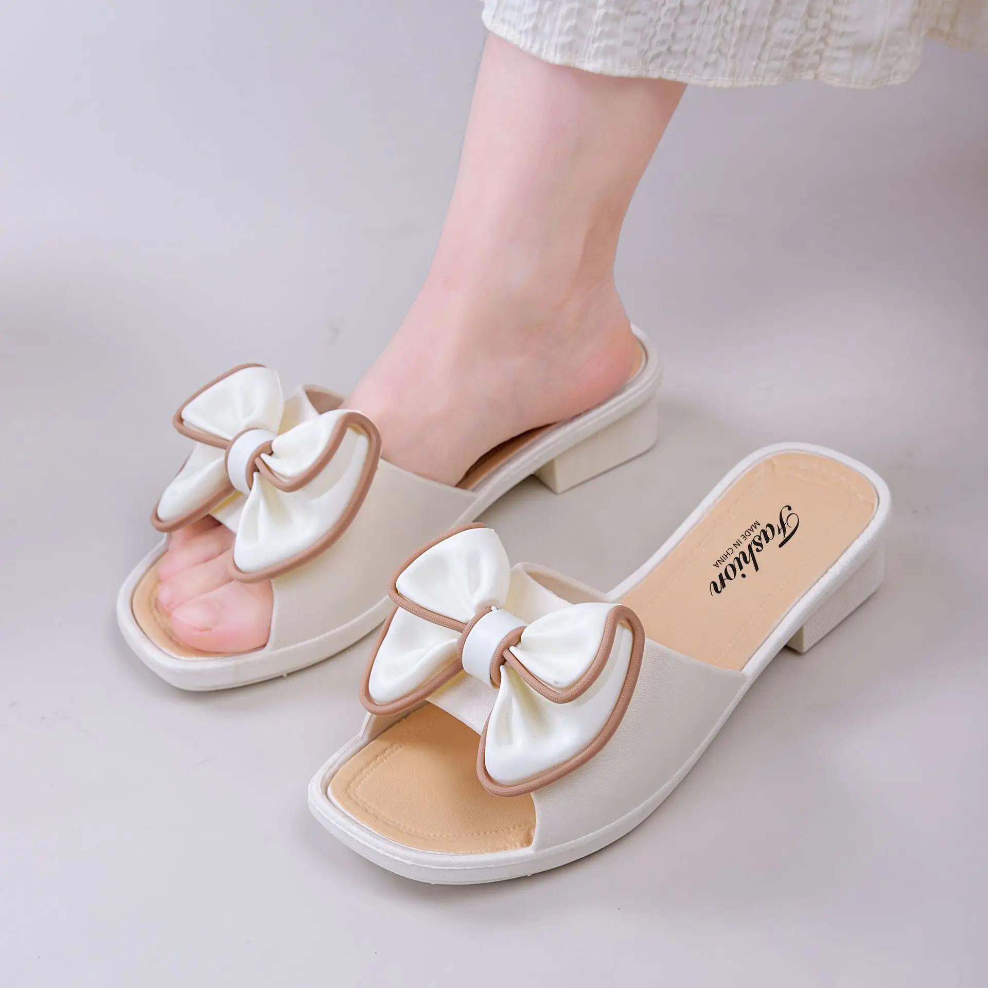 Women's Versatile Summer Sandals - Fashion Thick Sole Flip Flops, Non-Slip Durable Outdoor Slides for Beach/Street Wear