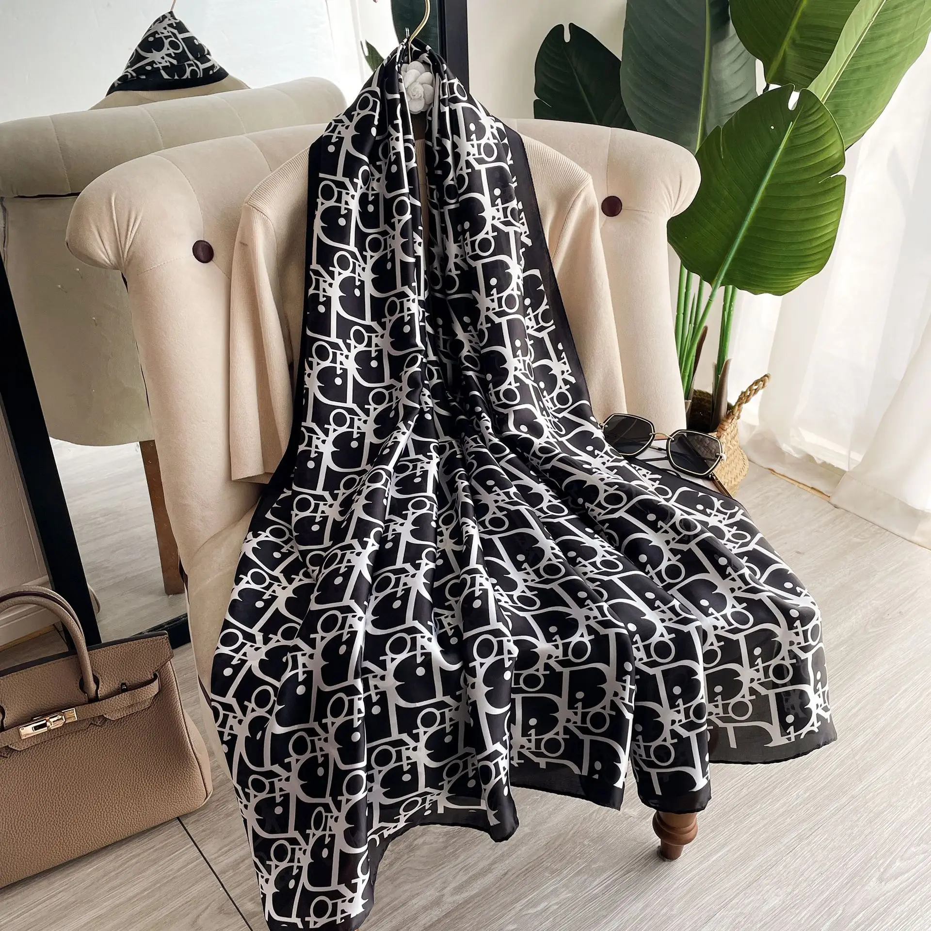 1 Pcs 180x90cm Korean Spring and Autumn New Fashion letter imitation silk scarf, dual-purpose air conditioner shawl, beach towel - Image 2