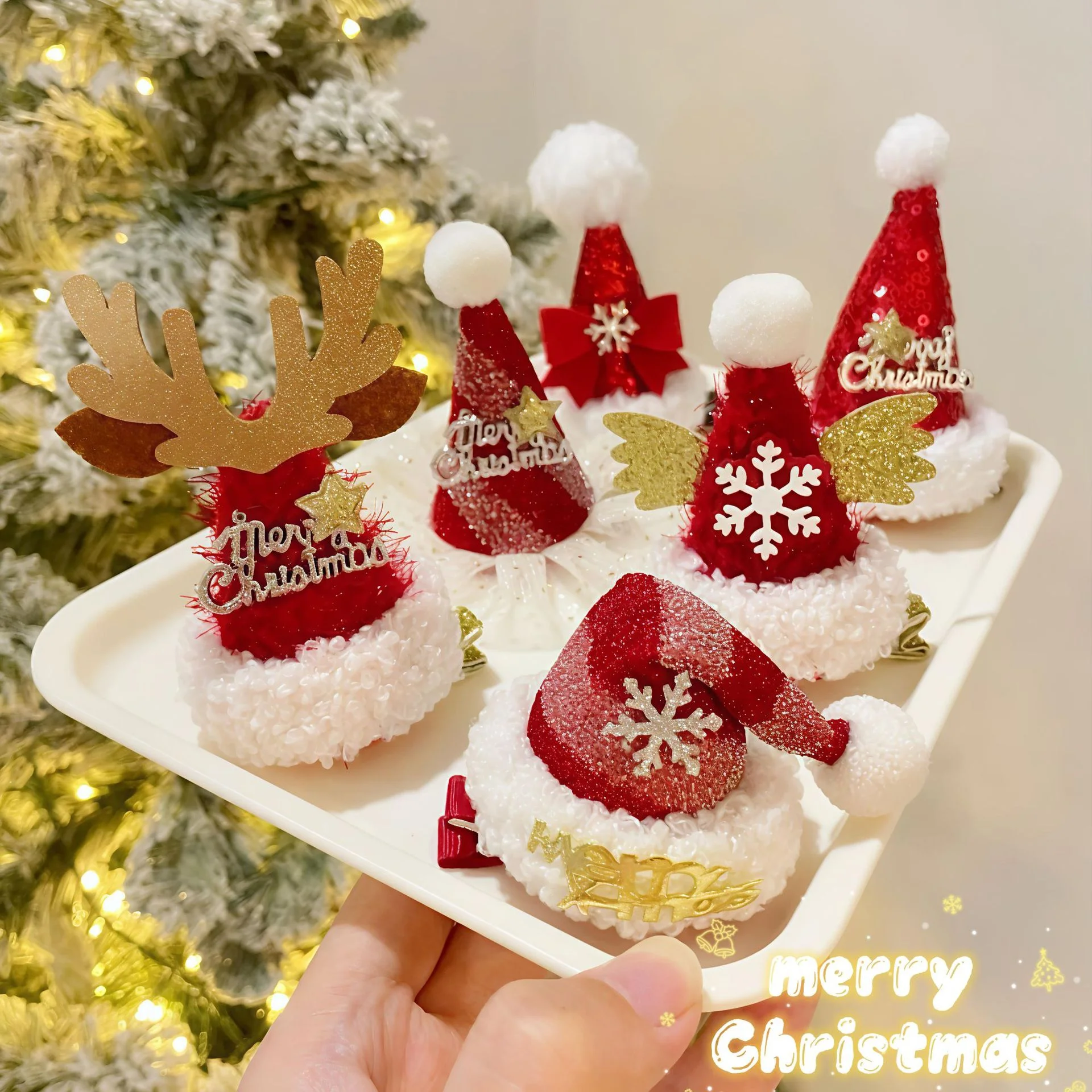 1, rote Haarnadel mit Weihnachtsmütze, schöne Haarschmuck für Damen am Urlaub, modische Winteraccessoires, warme Weihnachtsdekorationen.