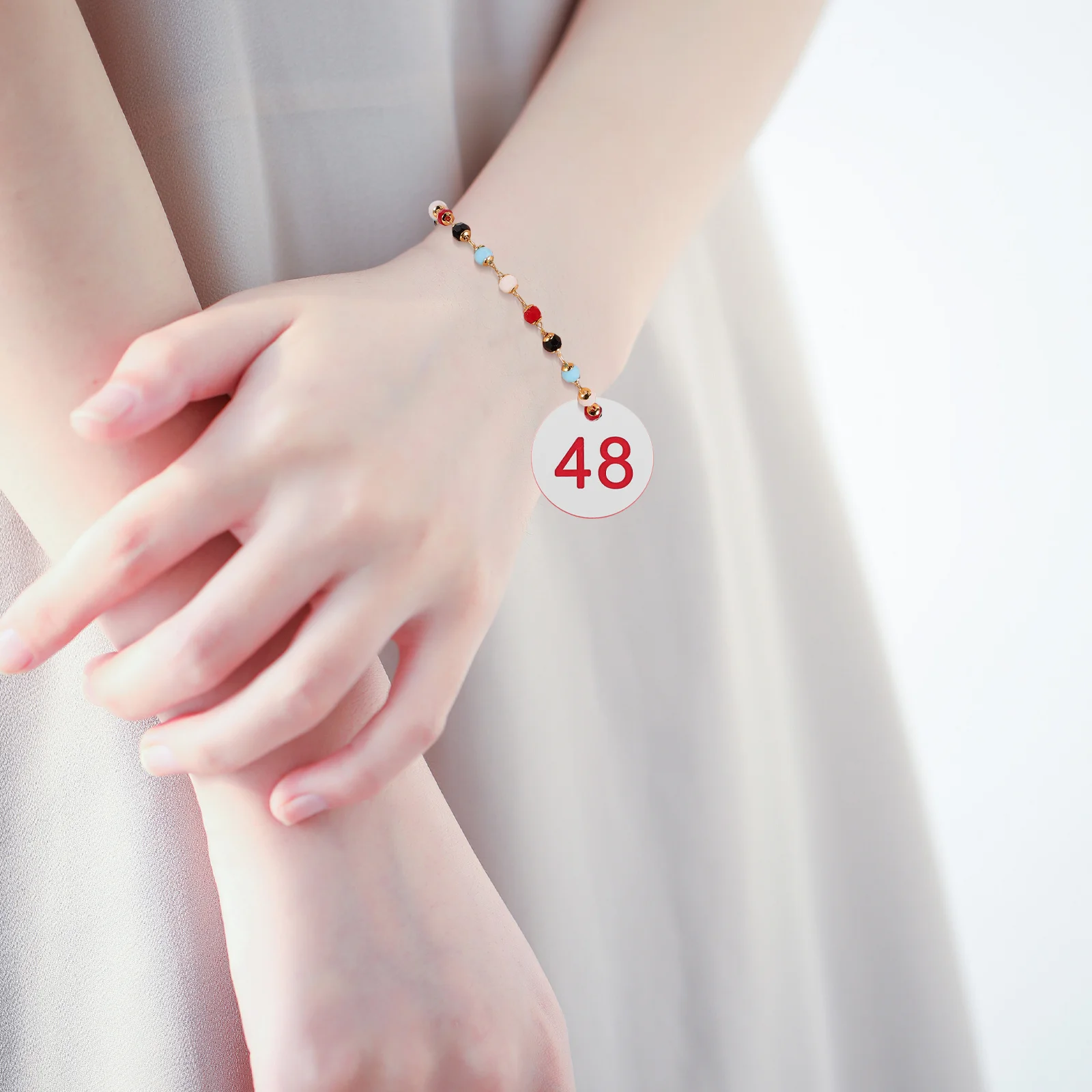 

50pcs Round Numbered Tags for Restaurant Table Markers 1-50 Identification Labels with Hole Hanger Spa Room Numbering System