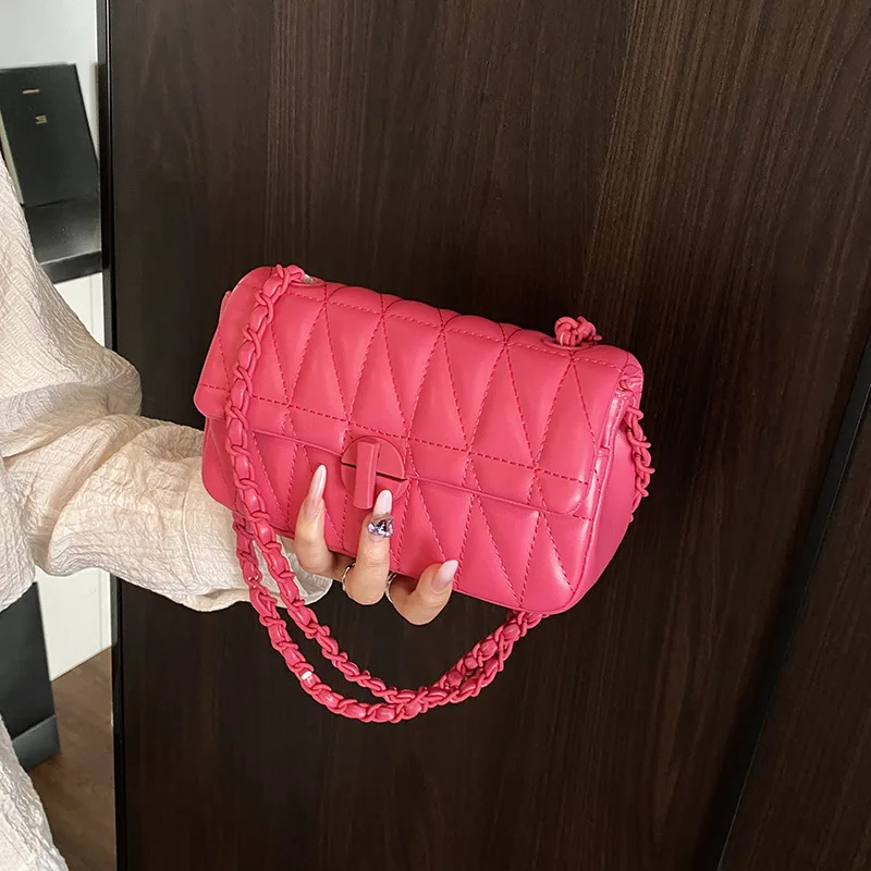 

Сумка через плечо с однотонной цепочкой, вышивкой нитями, универсальная для повседневного использования и поездок на работу, текстурированная сумка.