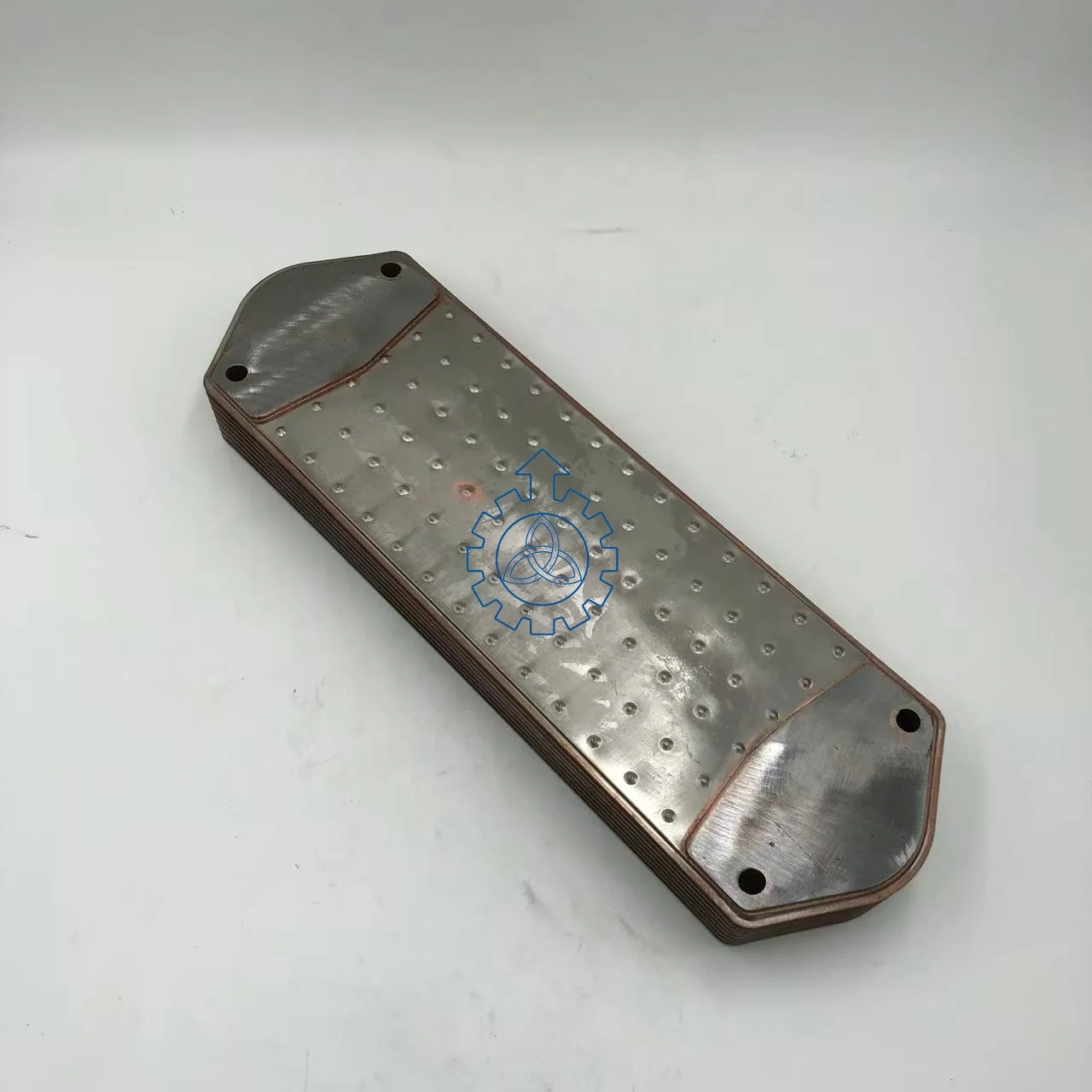 

Suitable for Scania Truck Parts SCE 1448933 1400861 2793574 133318 Engine Oil Cooler, with 8 layers for better heat dissipation.