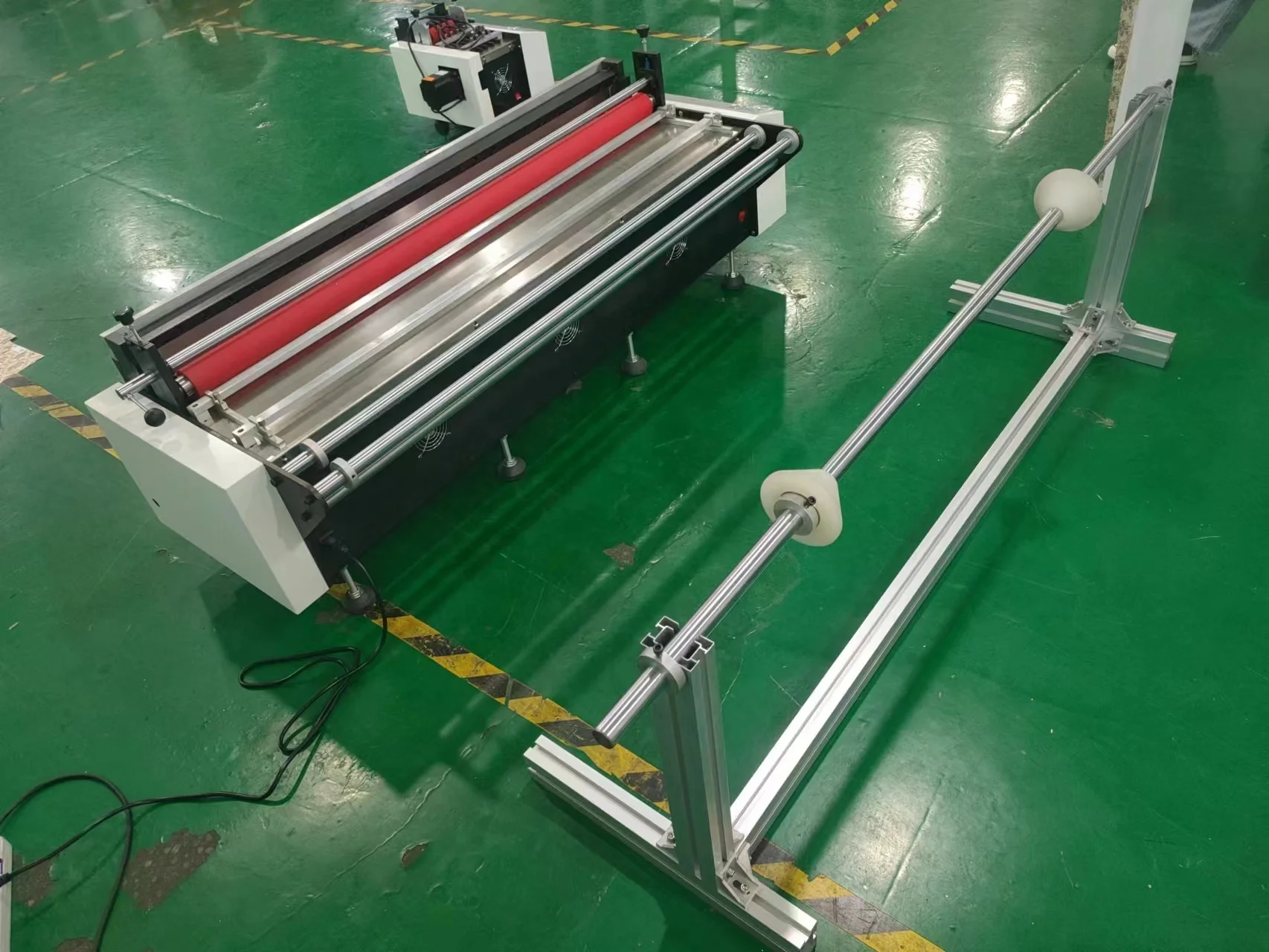 QK-1200 Garment fabric non-woven fabric roll to sheet slitter cutter cutting machine