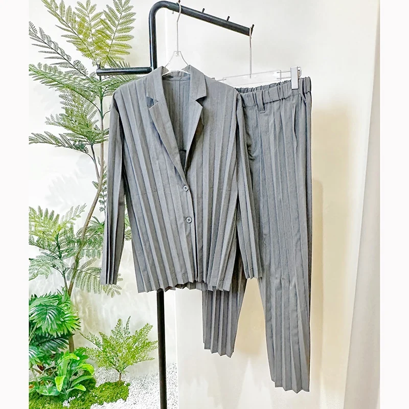 

Miyake Pleated Solid Colour Suit 2025 Summer New Hand-pleated Suit Fashion Slimming Long Sleeve Suit
