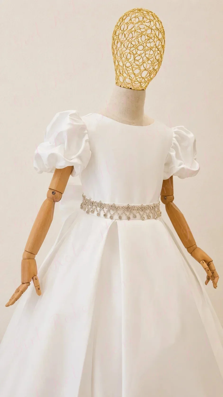 Elegant Flower Girl Dresses for Wedding Short Sleeves Floor Lenght Satin Kids Birthday Gowns First Communion Gowns Customized