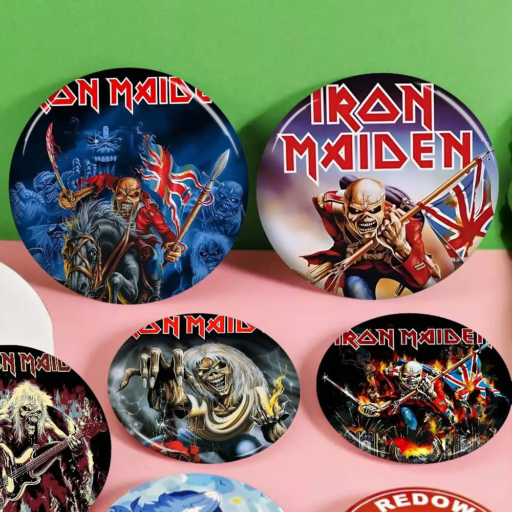الكلاسيكية الفرقة I-Iron M-Maiden 32/44/58 مللي متر تخصيص زر دبابيس لطيف مضحك الإبداعية شارة مجوهرات ديكور هدايا للأصدقاء