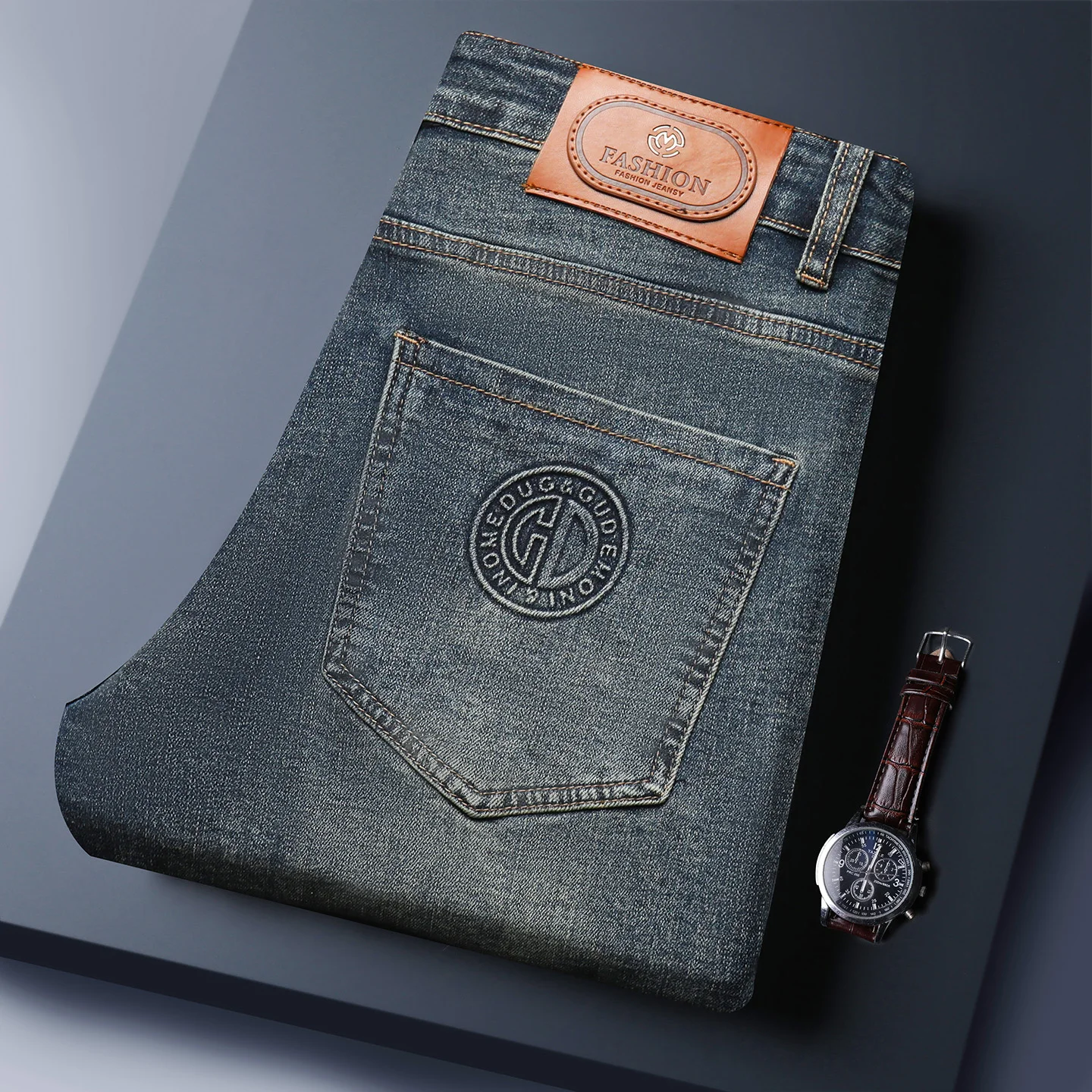 

Роскошные мужские джинсы Outlet, оригинальные товары с заниженной талией, вельветовые, не тонущие, большого размера, весна 2026 Sle