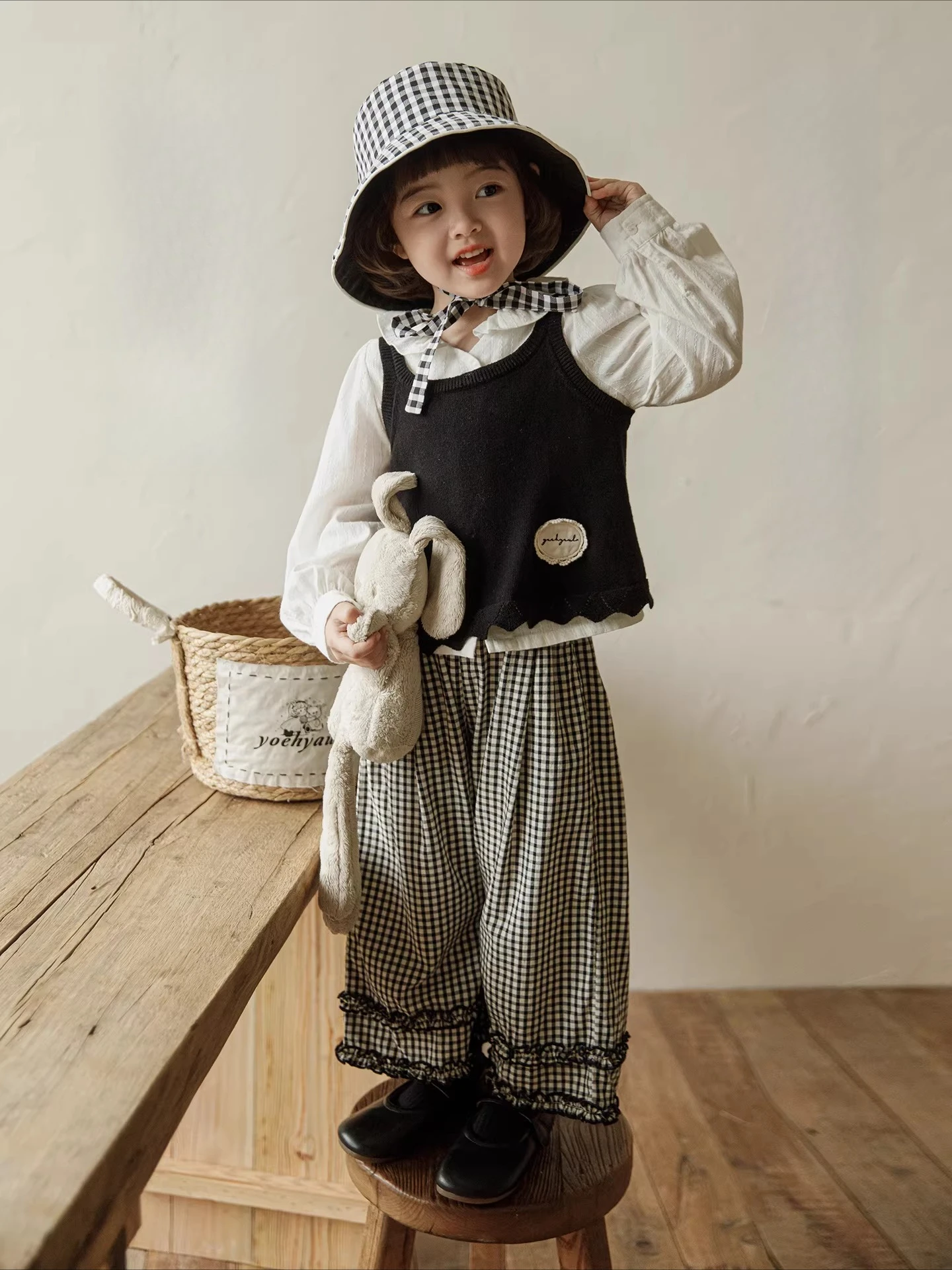 2026 Spring Girls Hollow Out Loose Sweater Camisole Retro Floral Doll Shirt 2 Piece Set For 2-10 Years