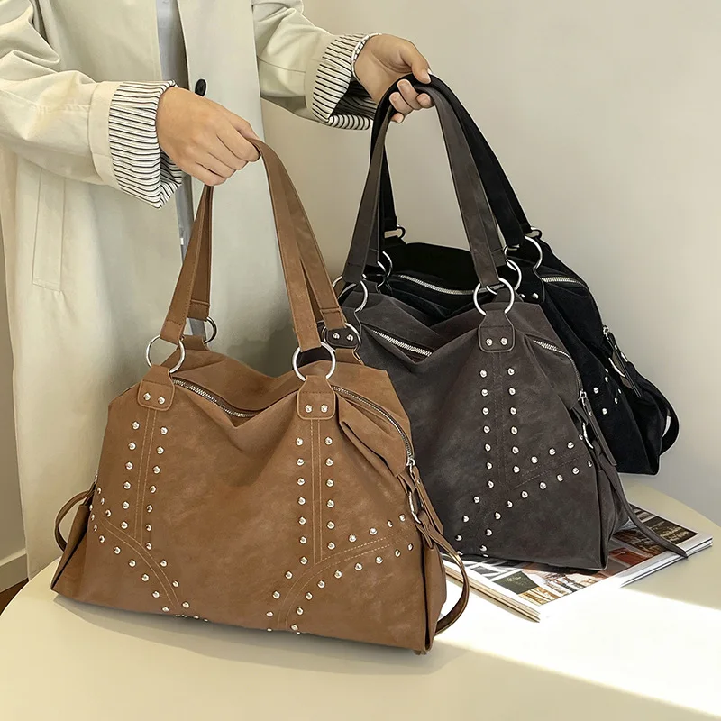 Modische Nieten-Schultertasche, Große Kapazität, Damen-Handtasche mit Hochwertigem Eindruck, Vielseitige Casual-Umhängetasche für Pendler