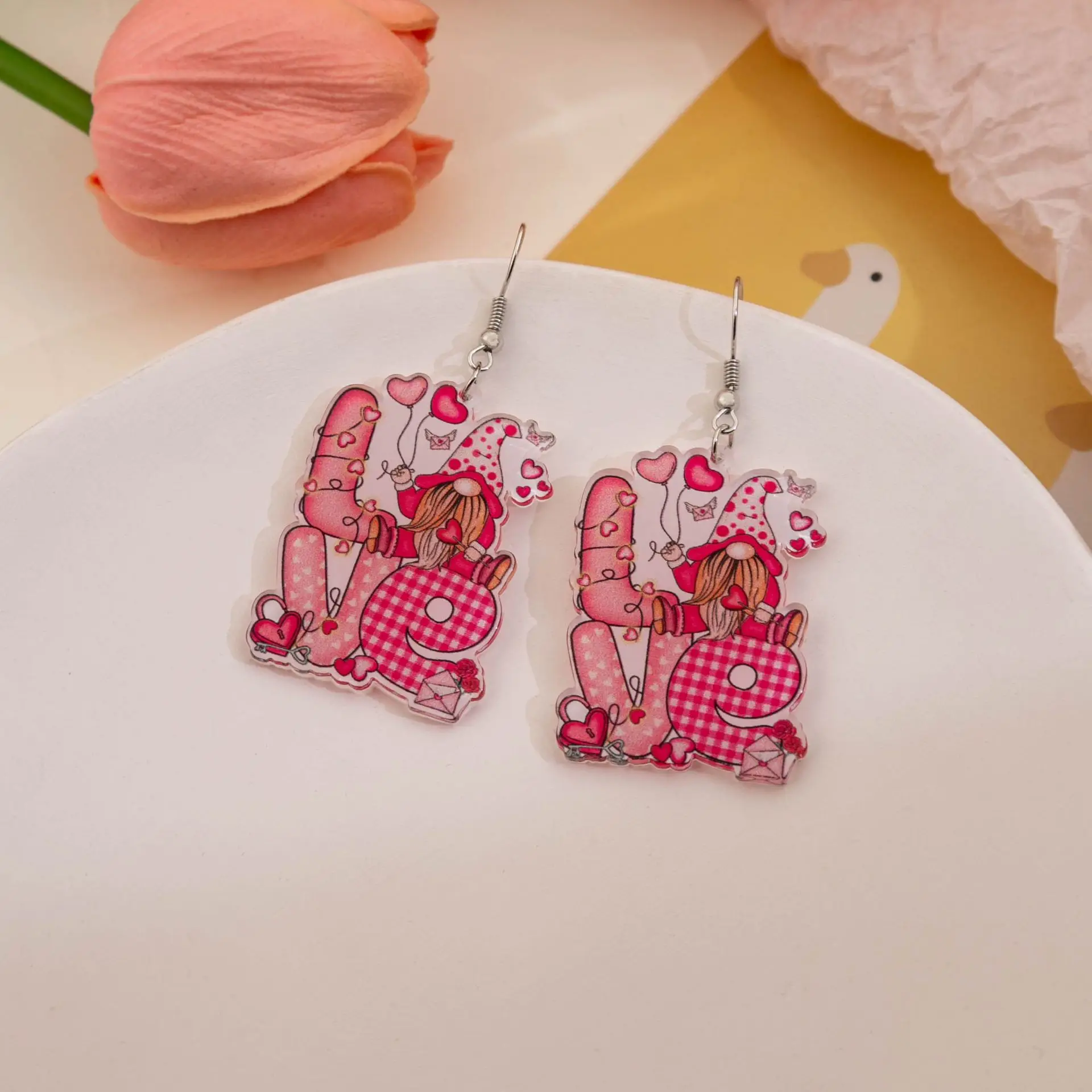 New Product Pink Heart Dwarf Acrylic Valentine's Day Gift Retro Shimmer Sweet Love Flamingo Semi-Circle Pattern Women's Earrings