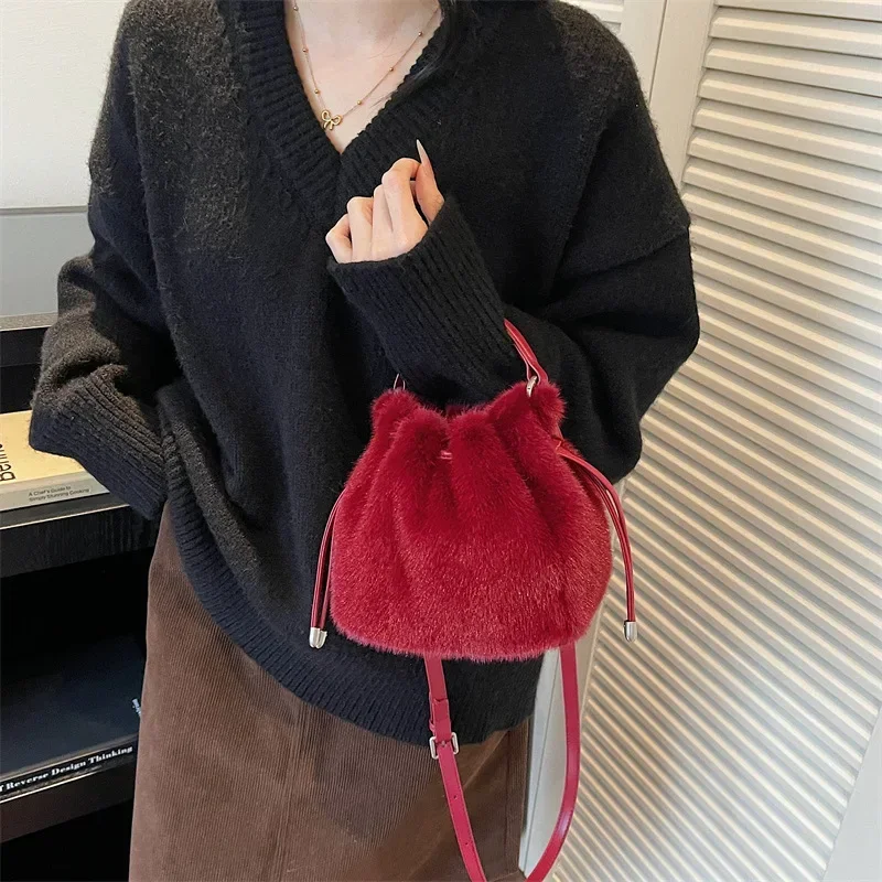 Winter New Fluffy Textured Casual Crossbody Bags Women Fashion Bucket Bag Korean Style Simple and Versatile Handle Shoulder Bag