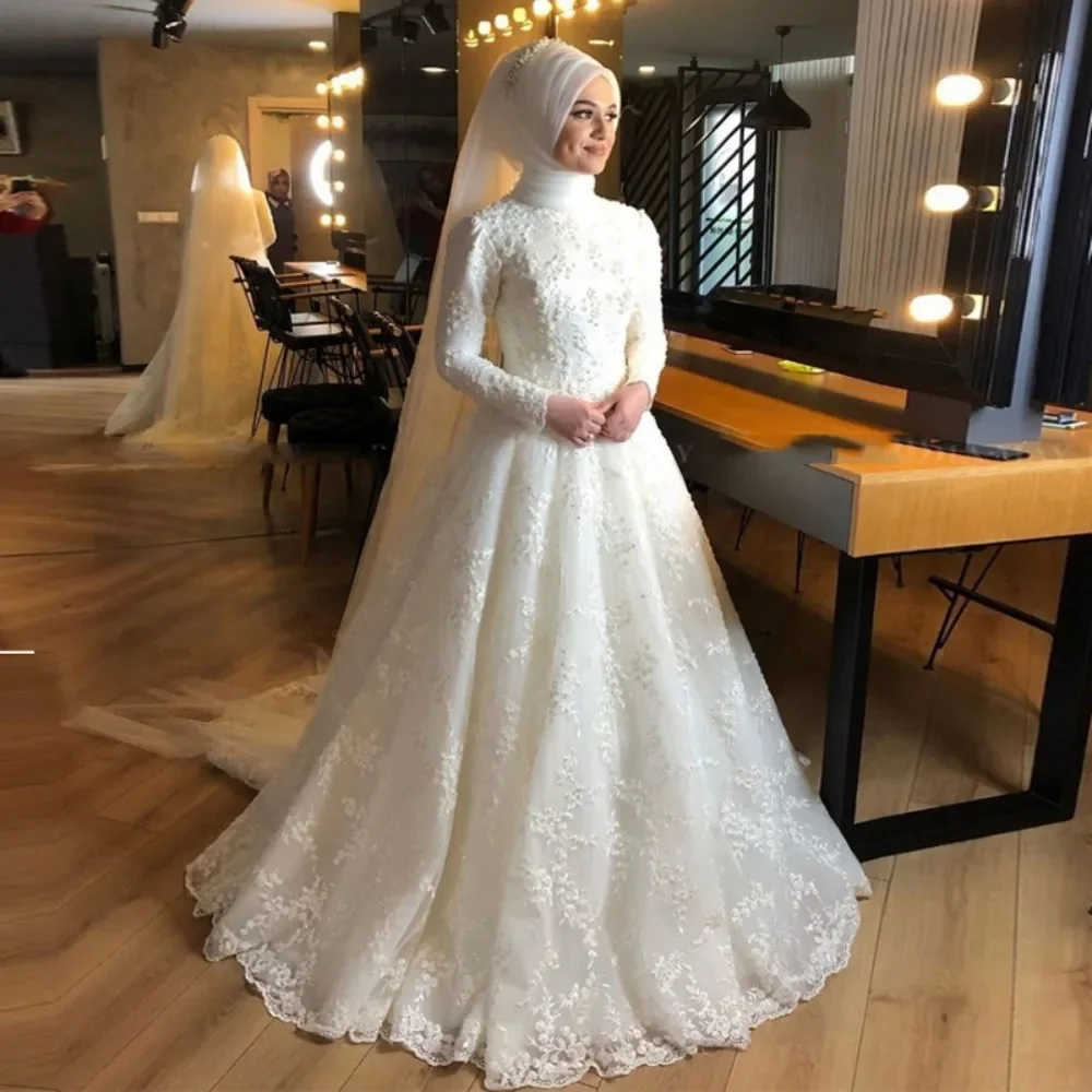 Robe de mariée musulmane élégante à manches longues, robe de patients en dentelle à col haut, écharpe de sauna LSlamique, mariage arabe de Dubaï personnalisé