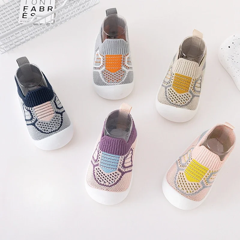 Nuove scarpe da bambino per bambini esplosione primavera e autunno per il tempo libero con le scarpe da tavola per bambini suole morbide staffe