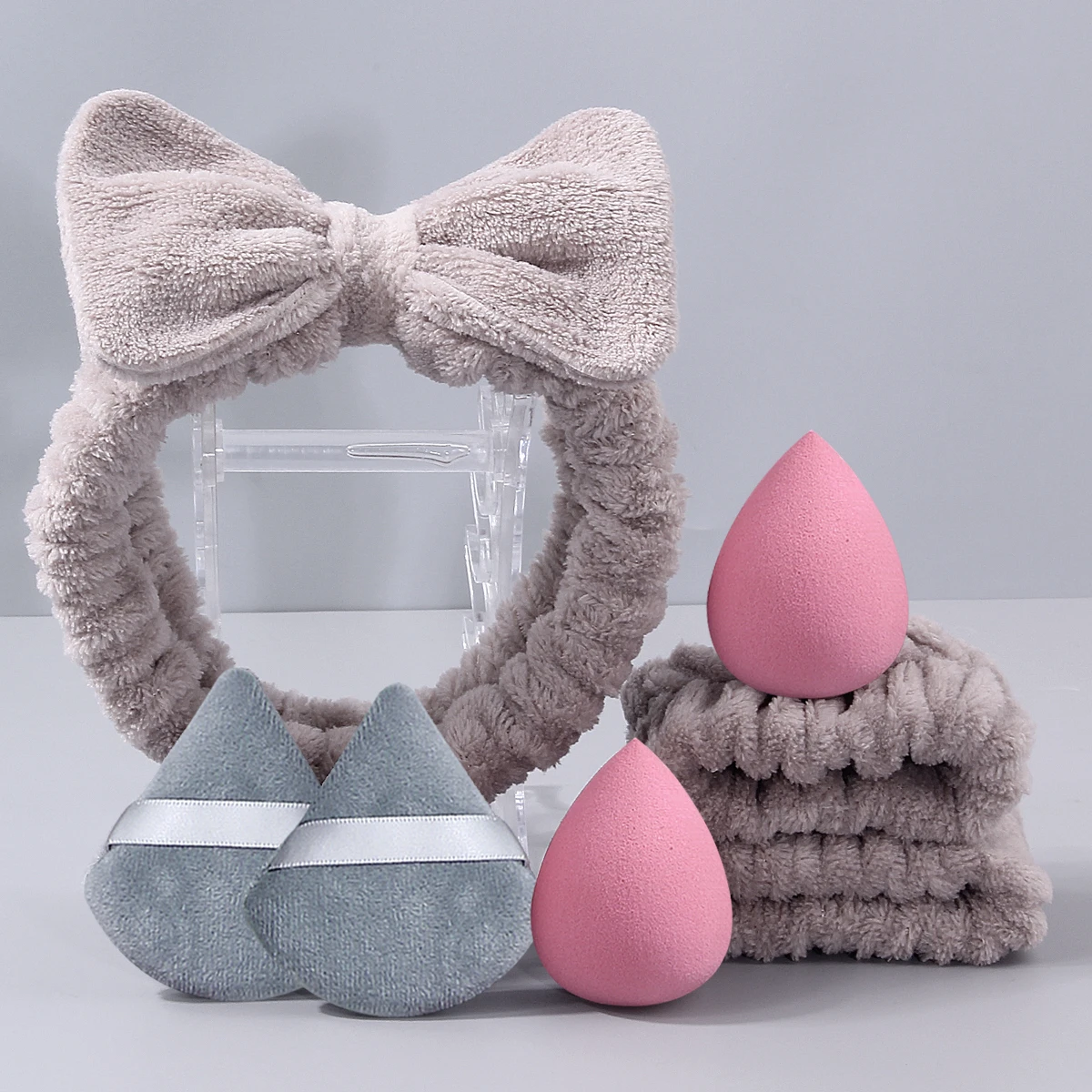 مجموعة منتفخة بودرة تنظيف الوجه المحمولة مكونة من 7 قطع، رباط شعر، شريط معصم + إسفنجة بودرة غير لاصقة على شكل بيضة/نفخة مسحوق مثلثة