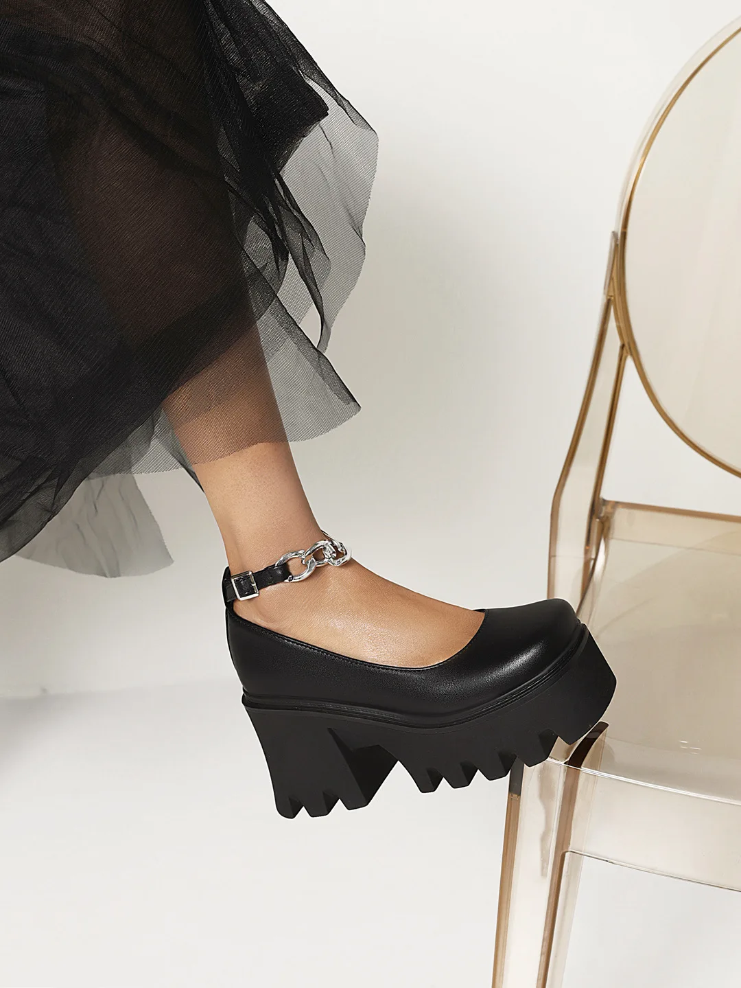 ブランドパンプス-2025-レディース-メタリックシューズ-ゴールド-ヒール-チャンキーサンダル-スクエアトゥ-フットウェア-スリップオン-浅口-ファッション-最新-レザー