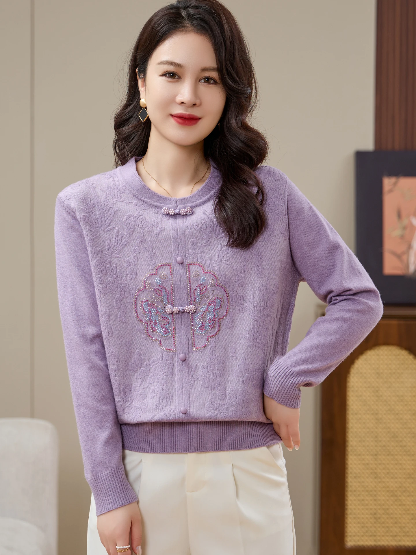 

Длинный вязаный свитер в стиле ретро для женщин среднего возраста, осень-зима, модная мама, вышитый китайский свитер, новинка 2025 г.