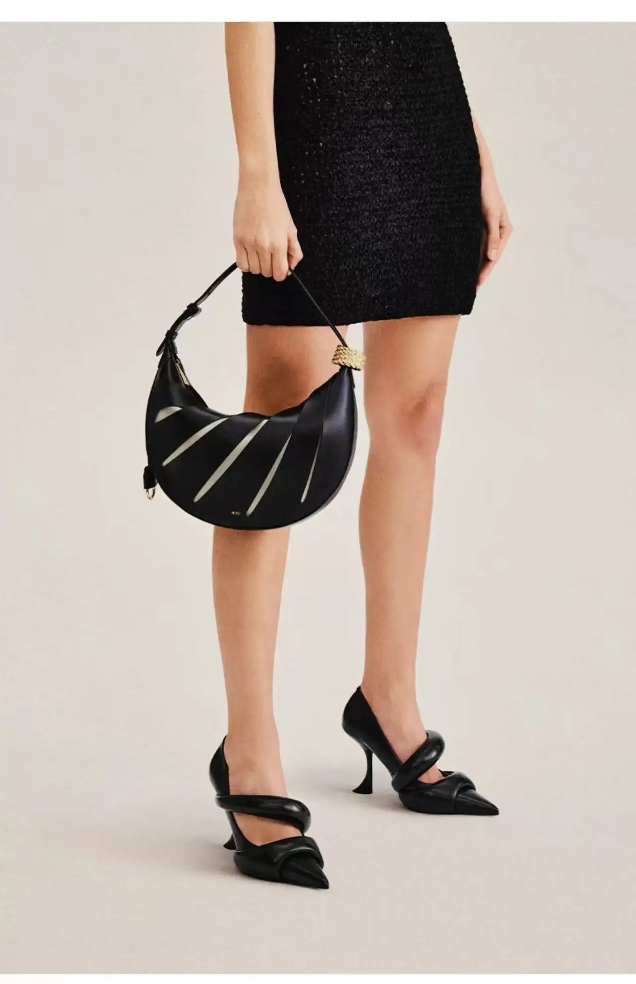 

Solid Color Embossed New Style Simple Large-Capacity Fashionable Casual Shoulder Dumpling Bag