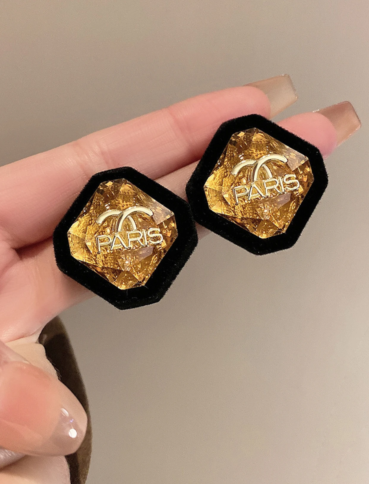 

Popular style French temperament geometric luxury earrings fashion earrings women's high-end feeling niche unique earring