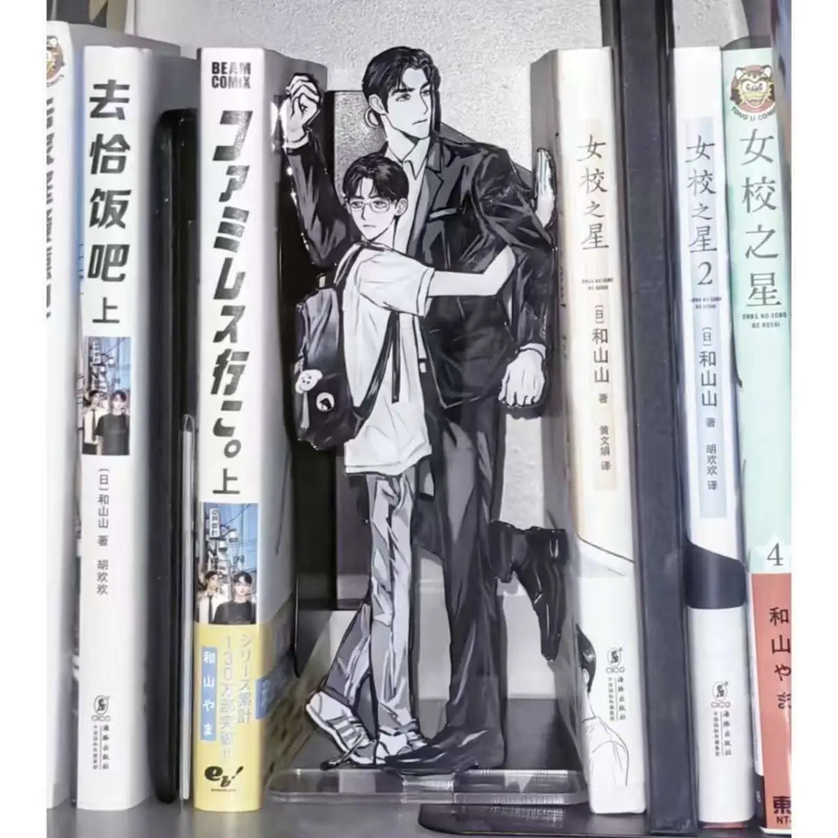 Soporte acrílico para libros Karaoke Iko, figura de Oka Satomi Narita Kyoji, colección de productos de anime, decoración de escritorio, accesorios ornamentales