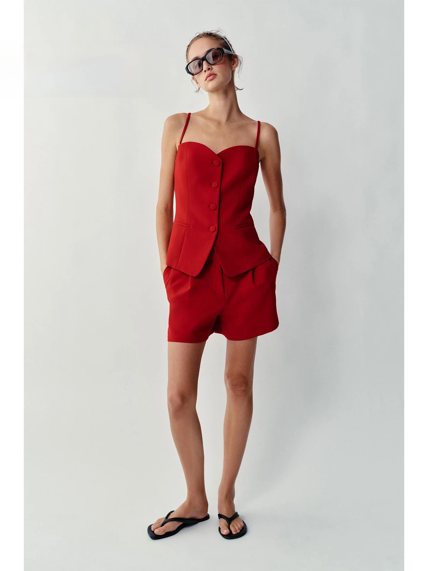 Fall 2026 New Style Atmosphere Sensation Strap Vest Single Button Pocket Design Slimming Personality Top Women's Fashion