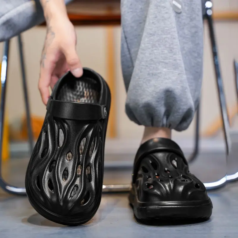 

Черная уличная обувь на платформе, Нескользящие модные забавные мужские тапочки высокого качества с отверстиями, удобные мужские сандалии из ЭВА 2021, мужские сандалии