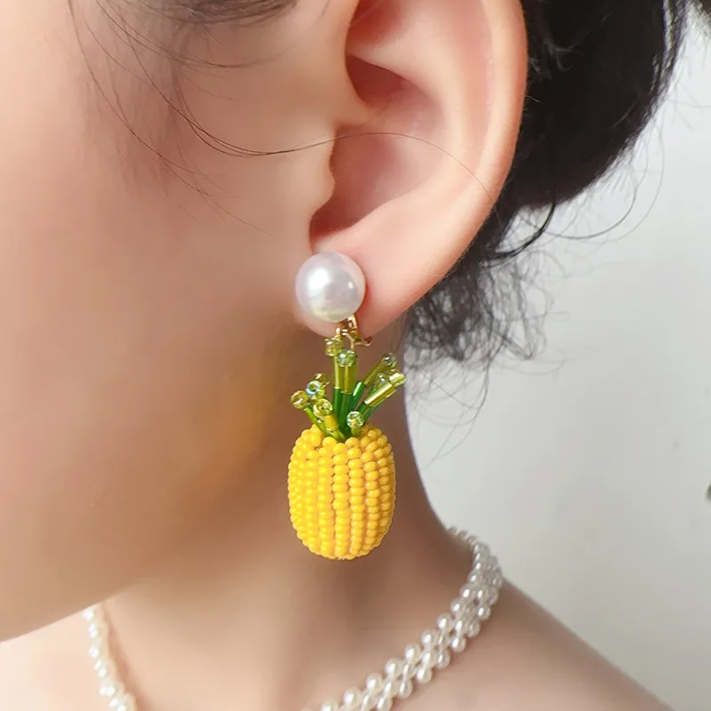 Ear-free star gospel, playful and cute little pineapple ear clips, street shooting, sweet pastry, concave modeling artifact, per