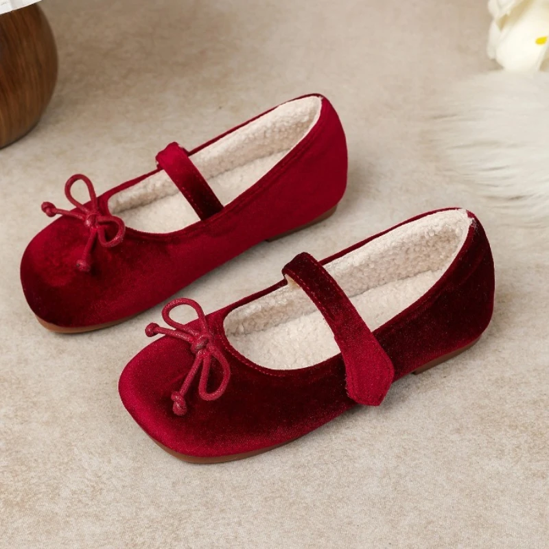 

Детская бархатная обувь принцессы, новинка зимы, корейское издание, туфли на плоской подошве для девочек, модные нескользящие хлопковые ботинки с бантом для девочек