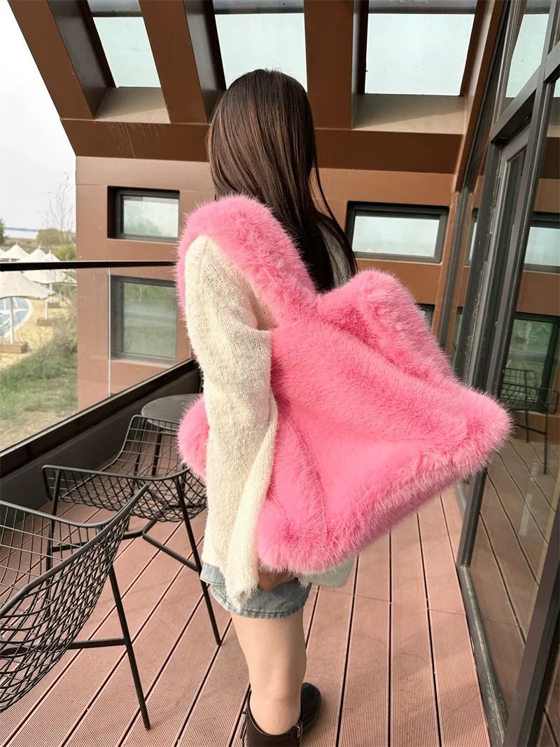 Designer Fluffy Plush Shoulder Bag Warm Faux Mongolian Fur HandBags for Women Brands Large Hobo  Shopper Heart Shaped Purses