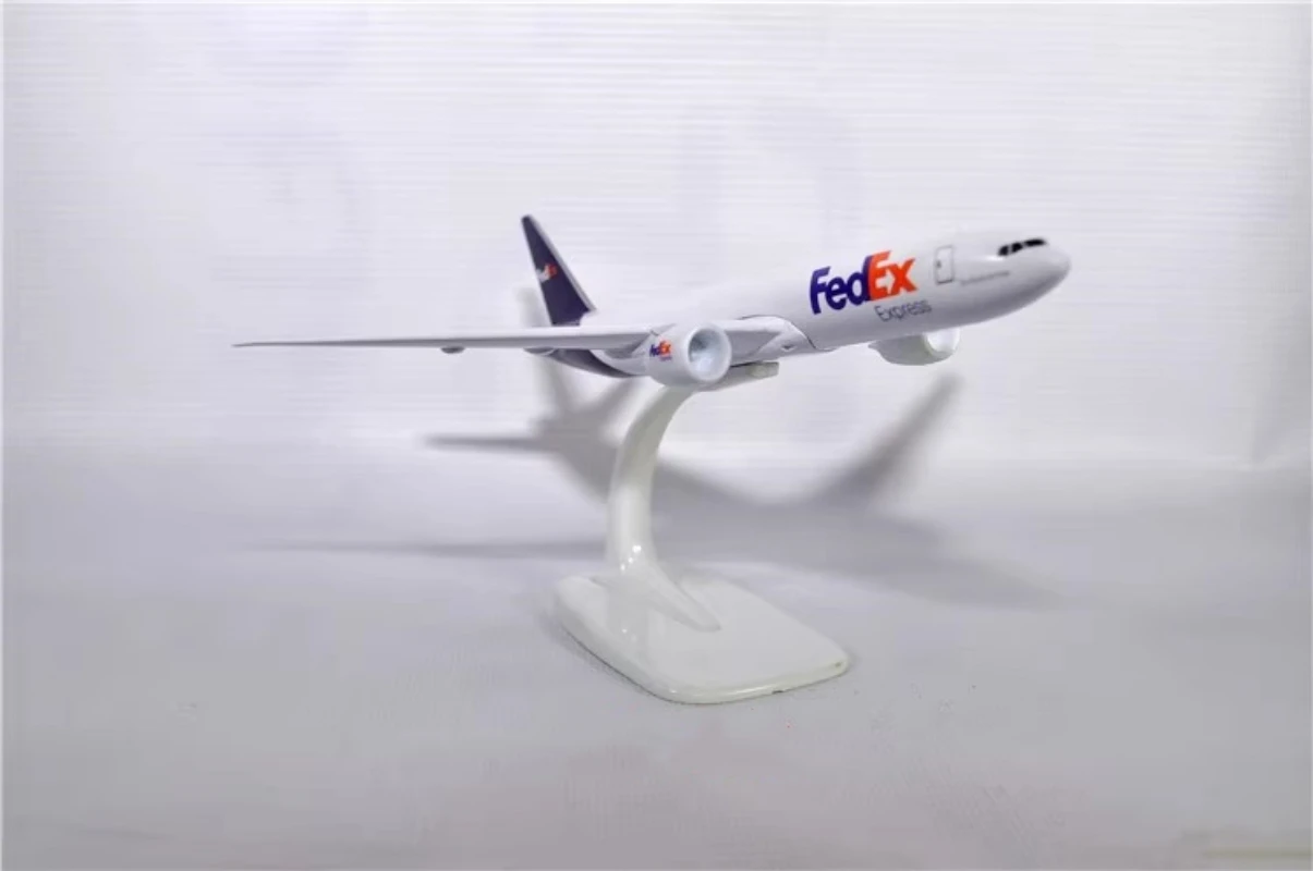 1:300 طائرات بمقياس معدني B777 طائرات فيديكس 20 سنتيمتر مع عجلة معدات الهبوط نموذجية طائرات مجمعة هدية بواسطة الطيران #4