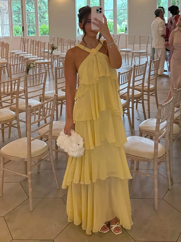 Vestido longo amarelo elegante em camadas – vestido sem mangas de chiffon com gola halter e babados para eventos de verão e casamentos ao ar livre