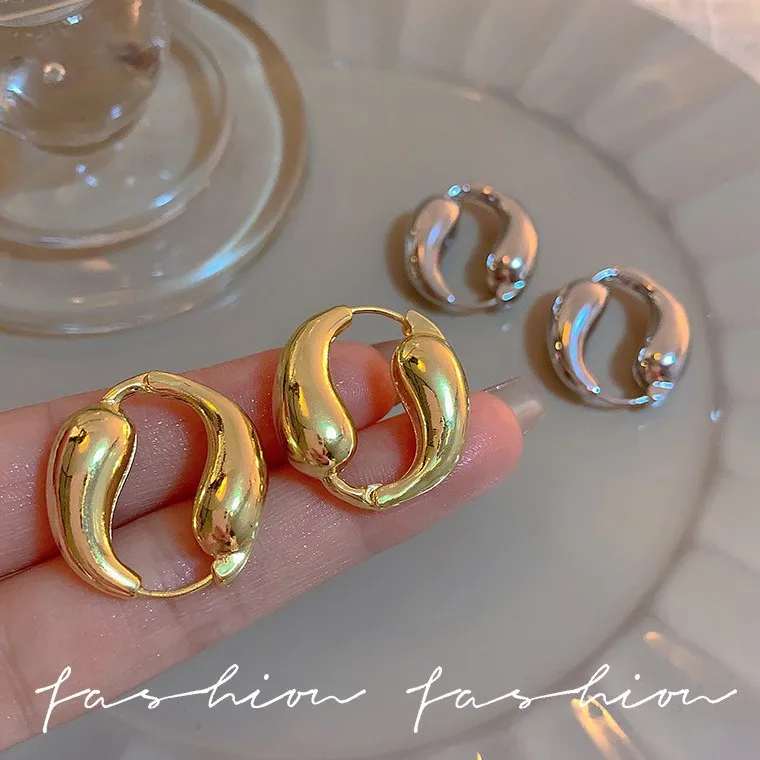 Korean Fashion Gold Color U Earrings For Women Metal Earing Jewelry 2025 Trending New Vintage Silver Color Oval Hoop Earrings A1