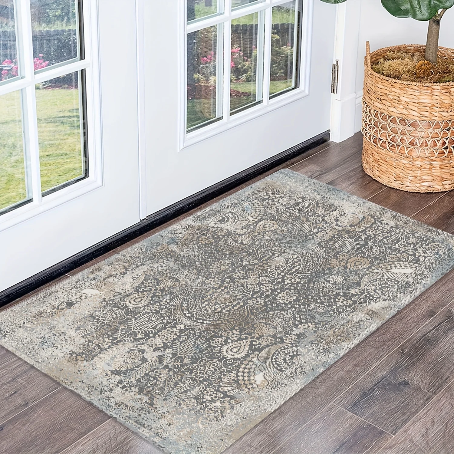 VIKAMA Oriental Boho Floor Mat Vintage Paisley Distressed Floral Pattern Anti‑Slip Washable Doormat Entryway Porch Home Decor