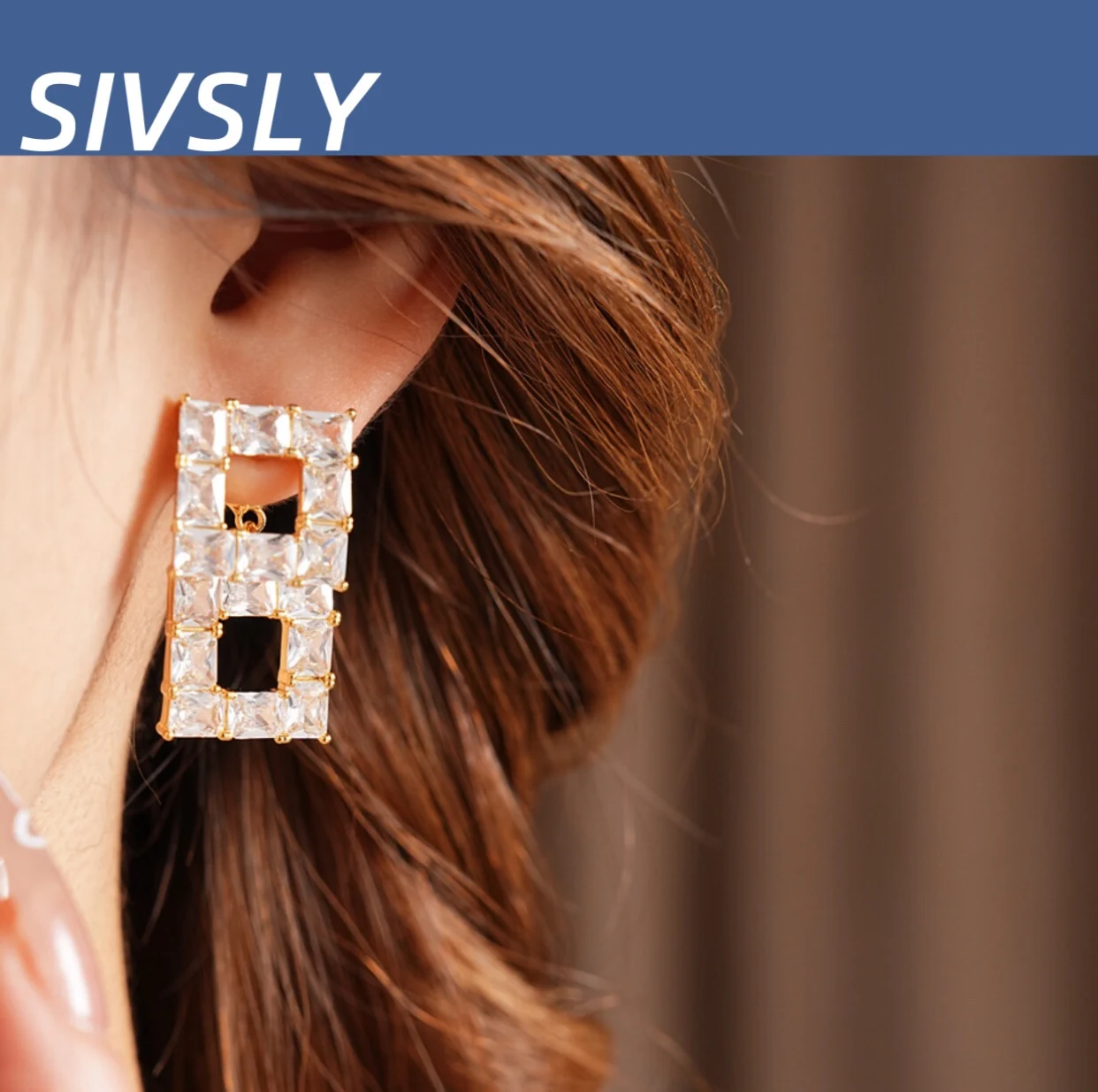 

French style, elegant, aristocratic, entirely made of crystal, square design, luxurious stud earrings/trendy earrings.