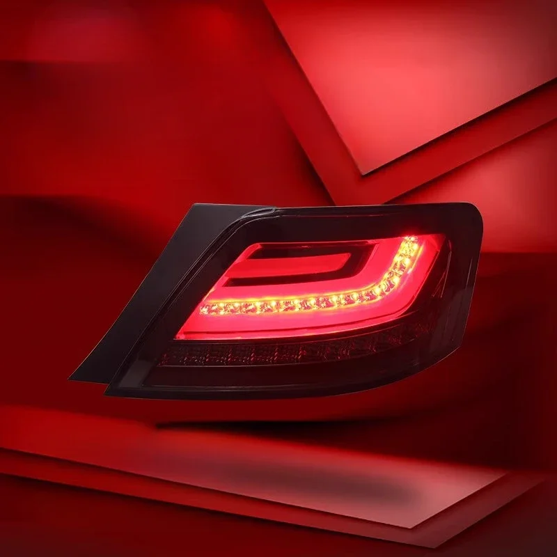 تنطبق على Toyot 05-09 مجموعة مصابيح خلفية Razo القديمة المعدلة LED أضواء الجري أضواء الفرامل أضواء إشارة الانعطاف المائية
