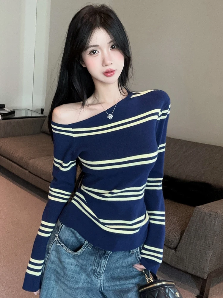 

Women's Black Striped One-shoulder Knit Blouse Top Sexy Skew-neck Straight Pullover Sweater Versatile Winter Trendy Office Inner