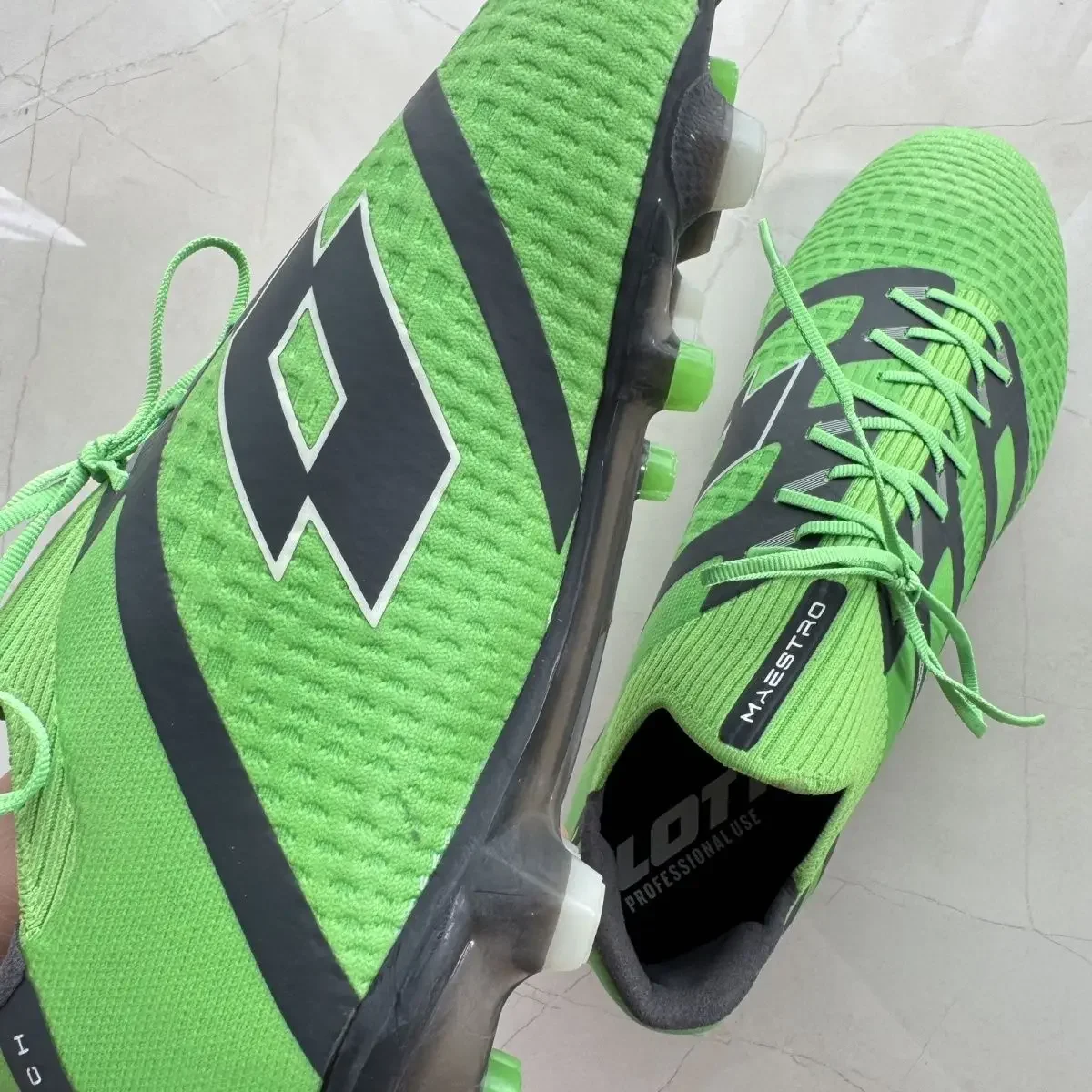 High Performance Soccer Cleats Competition Long Spikes Grass Field Classic Training Football Shoes Minor Flaws
